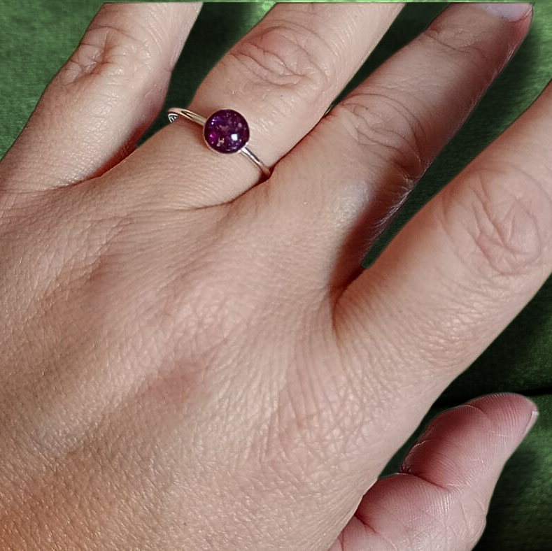 plain round ashes memorial ring on hand