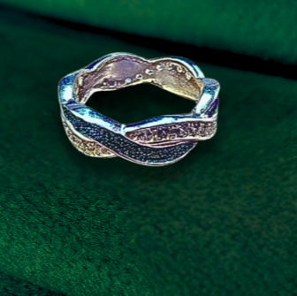ashes eternity ring featuring a twist crossover design