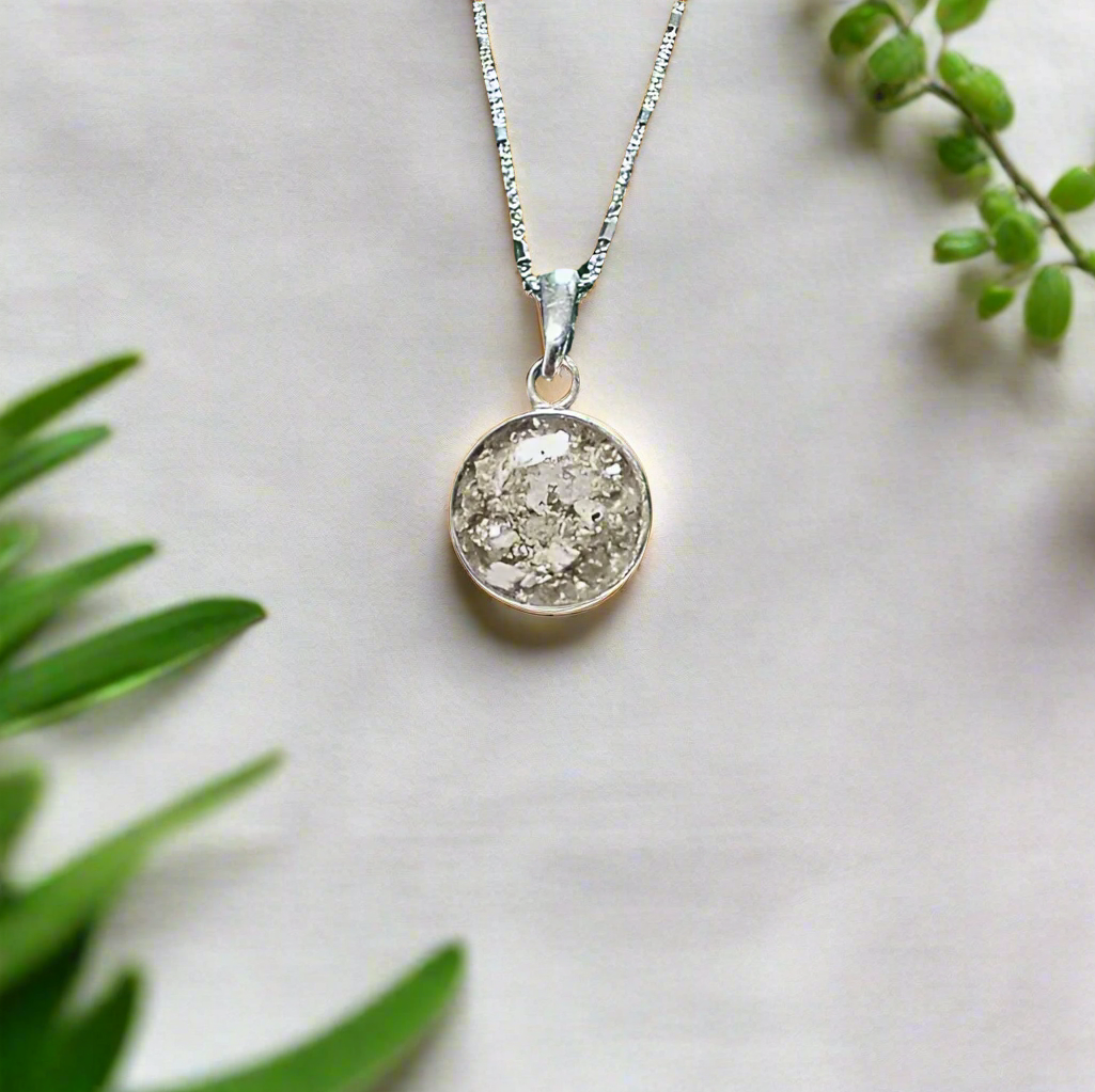 simple round ashes memorial necklace in natural 